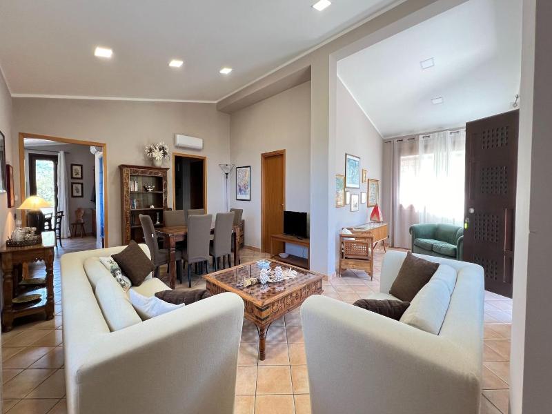 Charming Villa with Shared Pool near Castellammare del Golfo - image 10