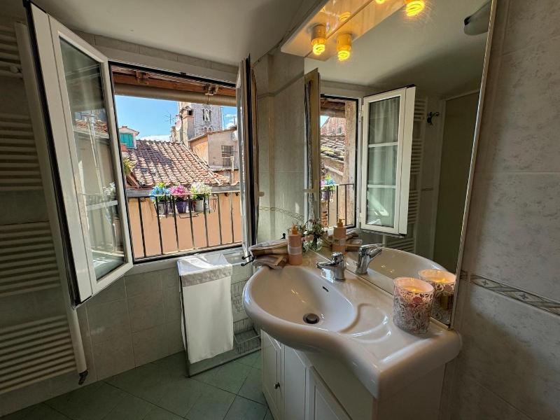 A Bright and Cozy Apartment with Stunning Views in the Heart of Lucca - image 15