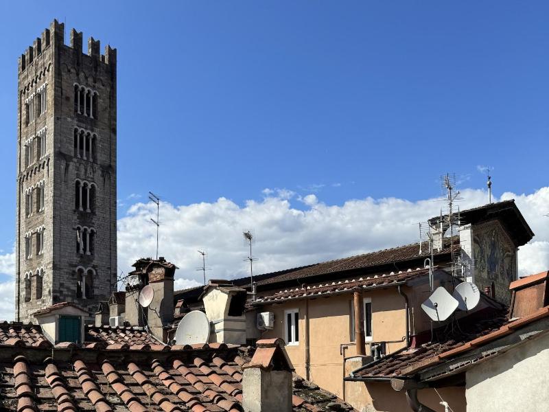 A Bright and Cozy Apartment with Stunning Views in the Heart of Lucca - image 12