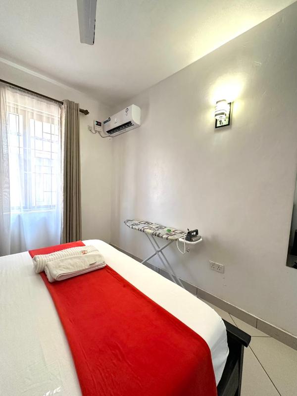 Cozy 1BR in Nyali behind Quickmart with AC & Parking - image 9