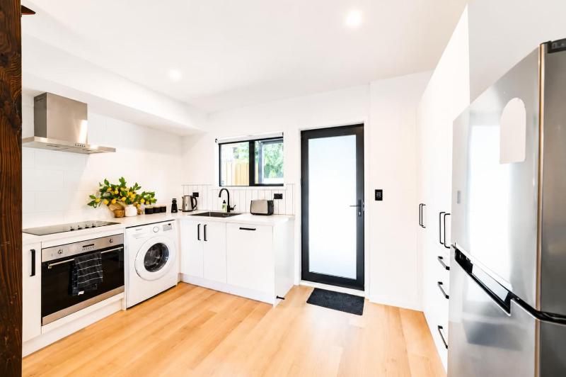 Sherborne Courtyard Retreat 1br with Parking - image 11