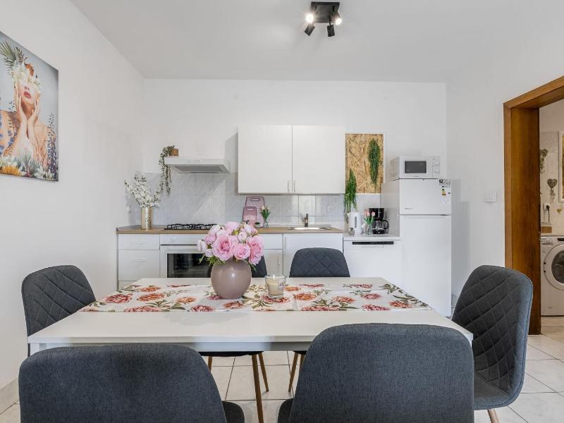 Apartments Villa Mavi Novalja ground floor - image 7