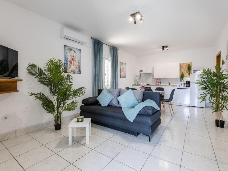 Apartments Villa Mavi Novalja ground floor - image 1