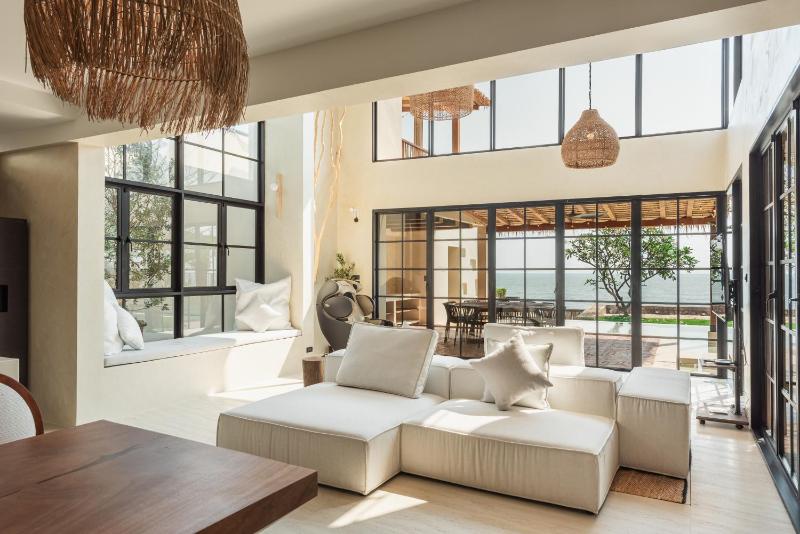 Sunkissed Retreat Ultra Luxury Private Beachfront 5 Bedrooms Pool Villa - image 23