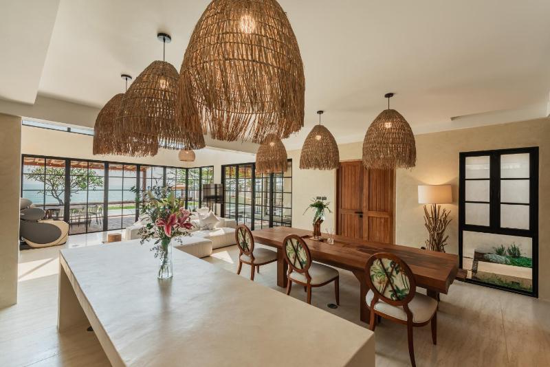 Sunkissed Retreat Ultra Luxury Private Beachfront 5 Bedrooms Pool Villa - image 19