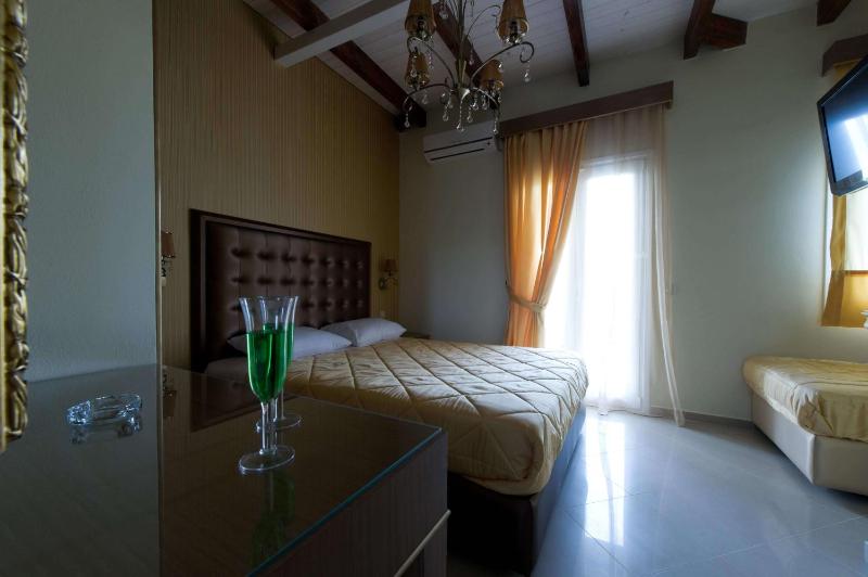 Deluxe Studio (3 Adults) image 3