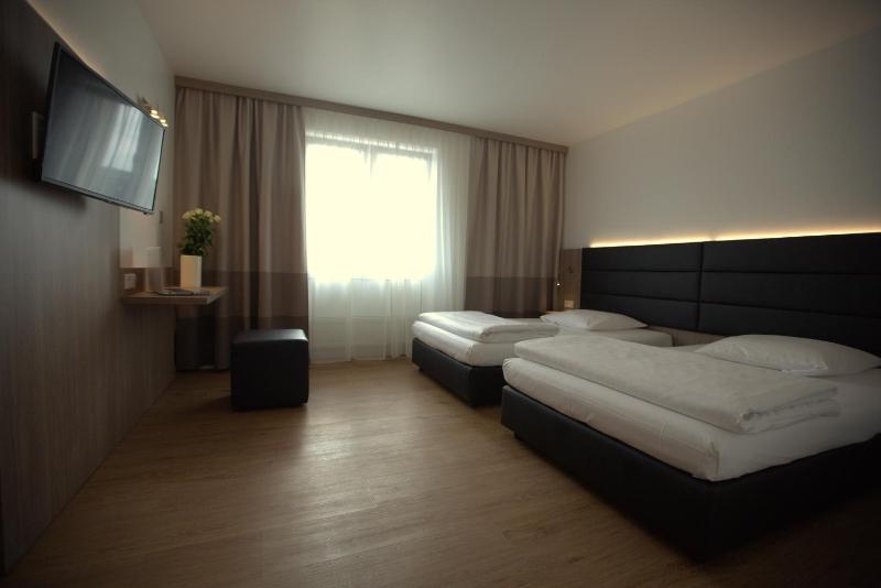 Double Room image 3