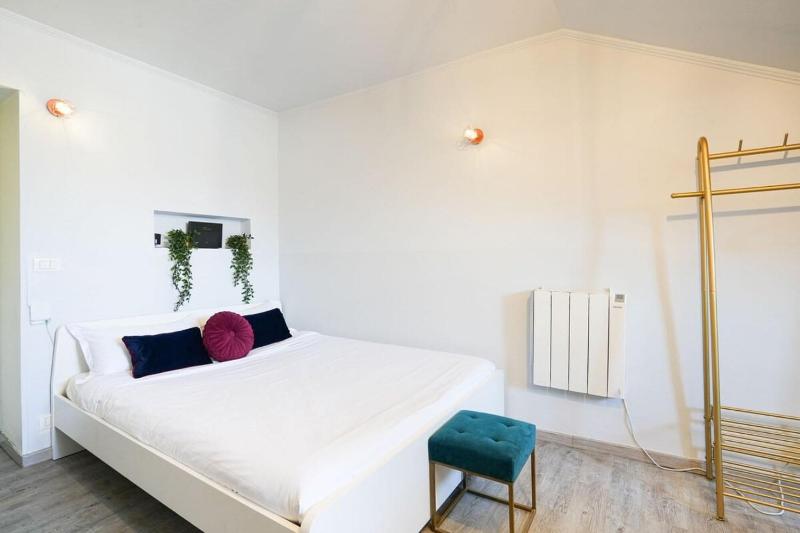 Smeralda Attic Room - image 5