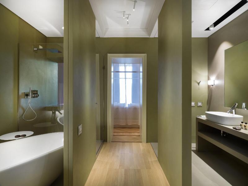 Suite with Duomo Cathedral View with Balcony image 3