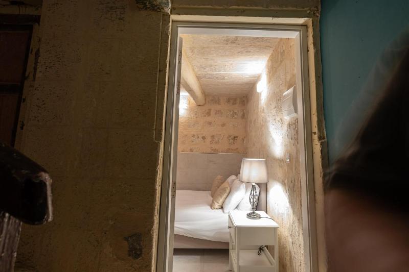 BnBNova - Historic Valletta 2BA Duplex - image 8