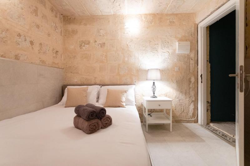 BnBNova - Historic Valletta 2BA Duplex - image 2