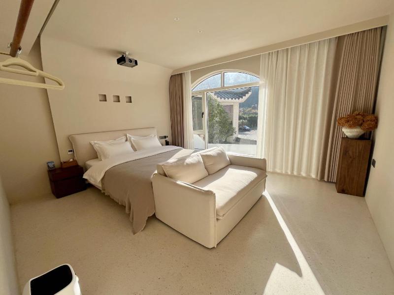 Book NOW & Chat Wake in MountainFree ShuttleAside National Park Combo Stay in Tianmen city center English Speaking Assistant - image 35