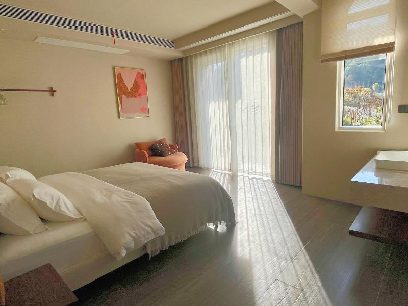 Book NOW & Chat Wake in MountainFree ShuttleAside National Park Combo Stay in Tianmen city center English Speaking Assistant - image 36