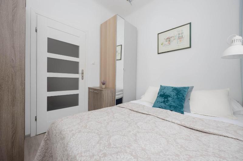 Stylish & Comfortable Apartment in Warsaw City Center by Noclegi Renters - image 4