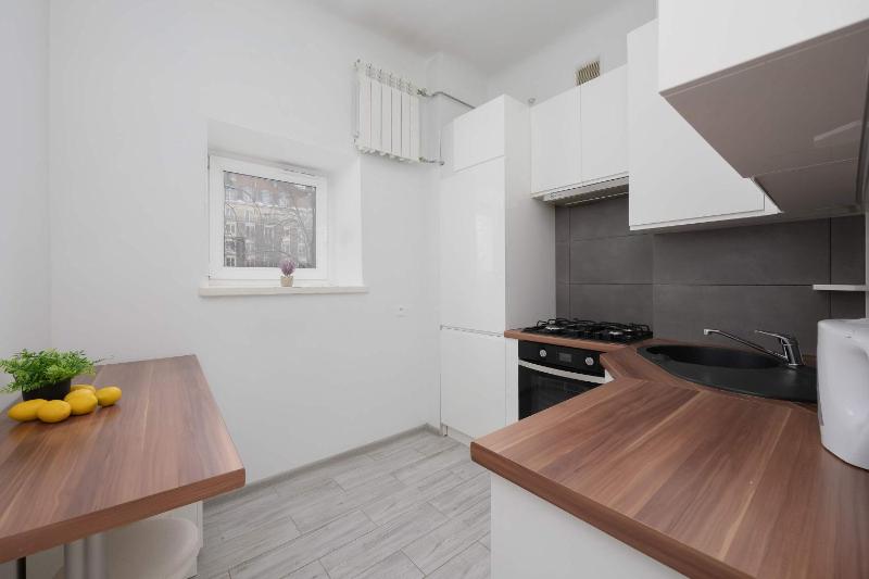 Stylish & Comfortable Apartment in Warsaw City Center by Noclegi Renters - image 9