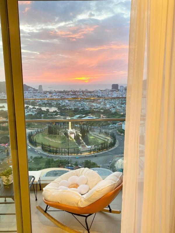 The Song Ocean View 5 Star - Yuki Boutique Apartment - image 16