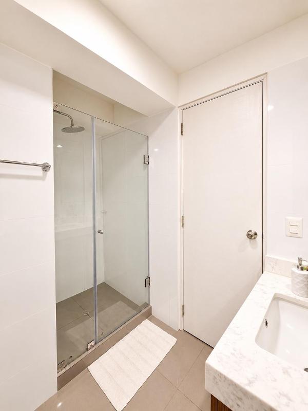 Modern room by the sea - image 13