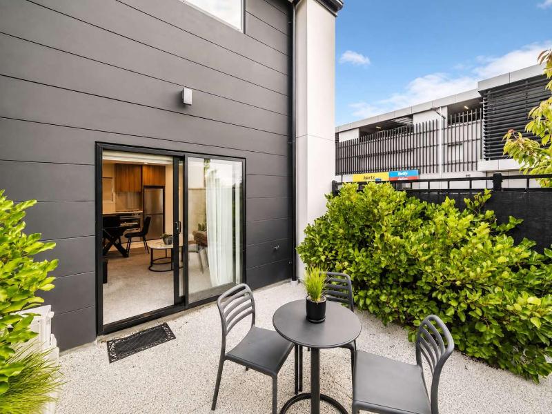 Bright City Base - 1Bed Kitchen Outdoor Space - image 9