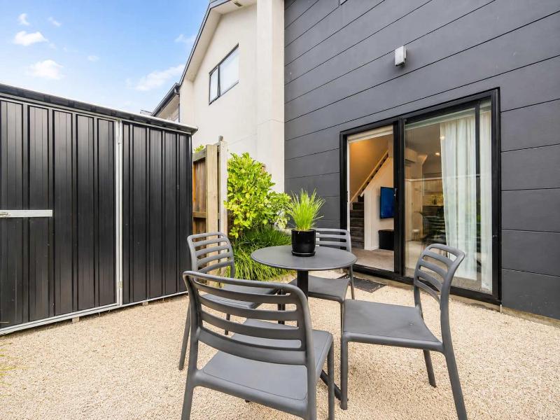 Bright City Base - 1Bed Kitchen Outdoor Space - image 2