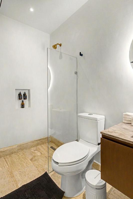 Lux 1BR with Rooftop Pool Spa Gym Kids Playroom - image 29