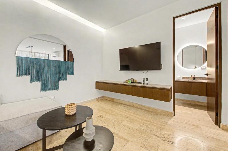 Lux 1BR with Rooftop Pool Spa Gym Kids Playroom - image 15