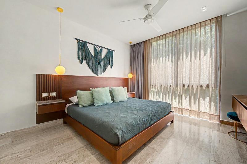 Lux 1BR with Rooftop Pool Spa Gym Kids Playroom - image 11
