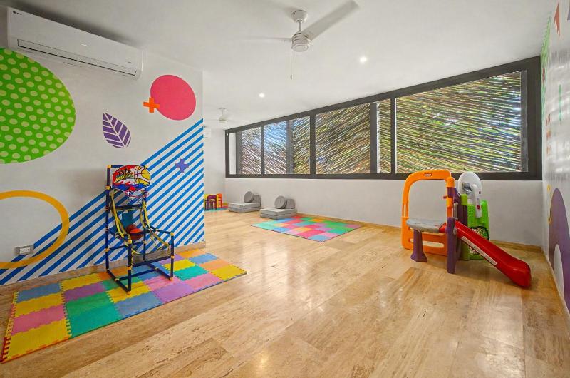 Lux 1BR with Rooftop Pool Spa Gym Kids Playroom - image 19