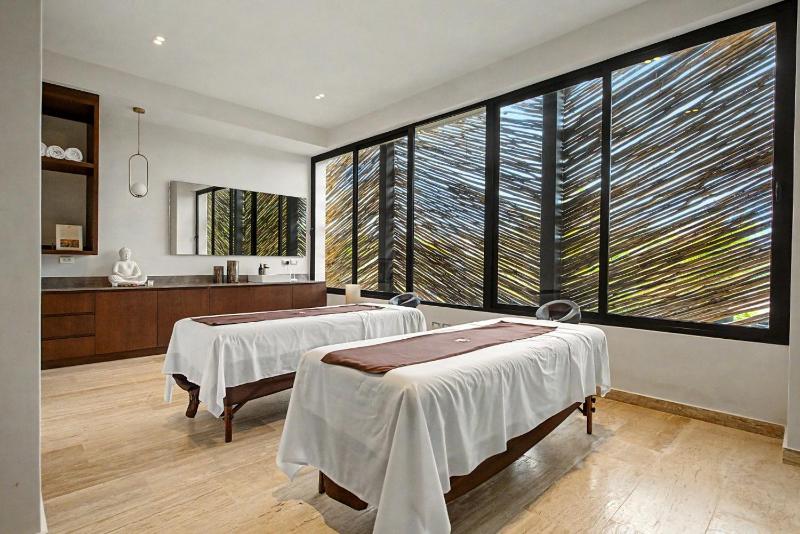 Lux 1BR with Rooftop Pool Spa Gym Kids Playroom - image 26