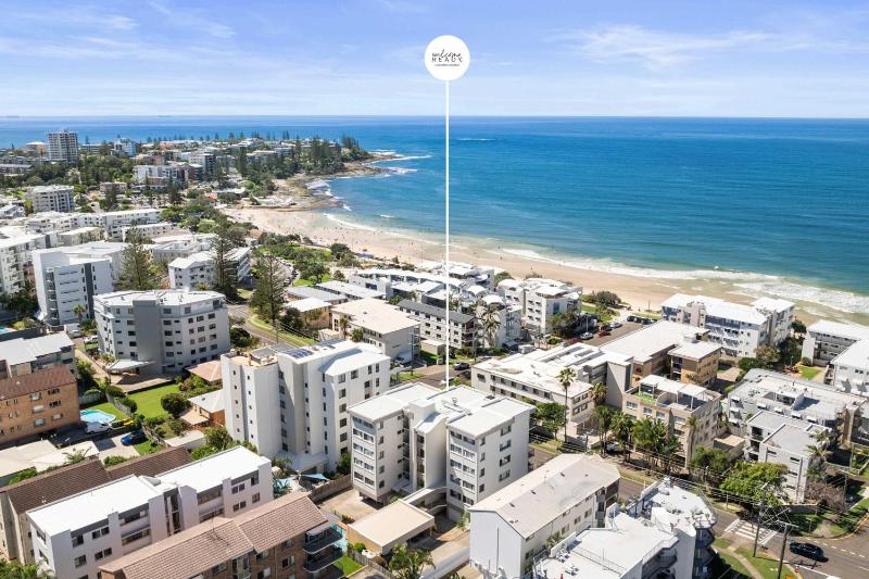 Retro Coastal Retreat with Pool and Kings Beach Views - image 37