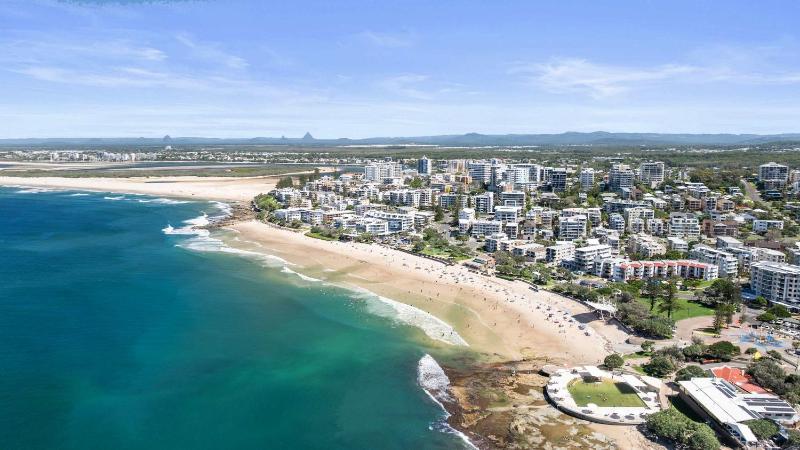 Retro Coastal Retreat with Pool and Kings Beach Views - image 36