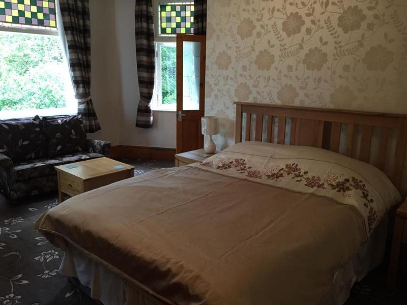 Double Room with Private Bathroom image 2