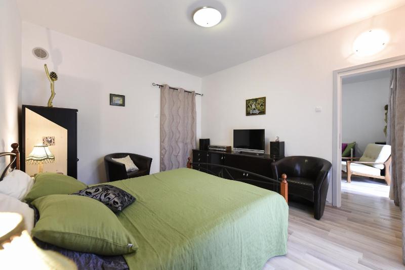 One-Bedroom Apartment with Balcony and Garden View image 2
