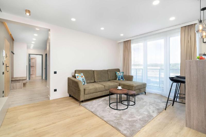 Modern Apartment with Garage and 3 Balconies in Wroclaw by Renters Prestige - image 13