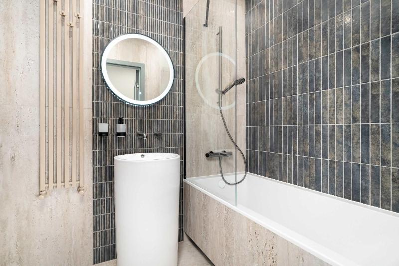Modern Apartment with Garage and 3 Balconies in Wroclaw by Renters Prestige - image 6