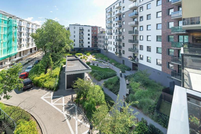 Modern Apartment with Garage and 3 Balconies in Wroclaw by Renters Prestige - image 29