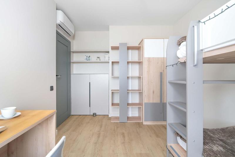 Modern Apartment with Garage and 3 Balconies in Wroclaw by Renters Prestige - image 27