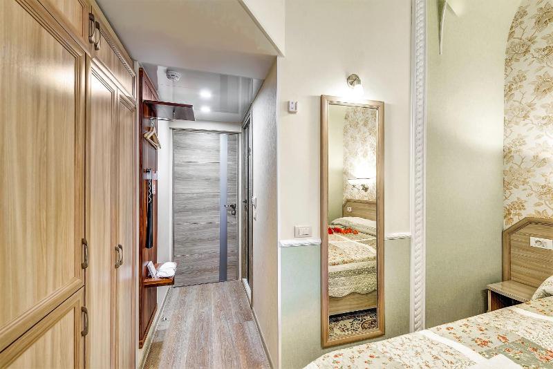 Standard Double Room image 3