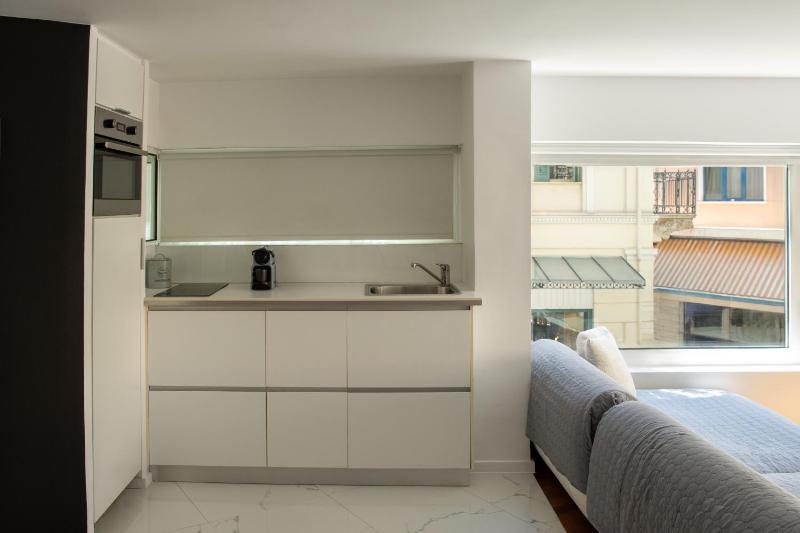Mosaikon Guesthouses #Aiolou Str - image 6