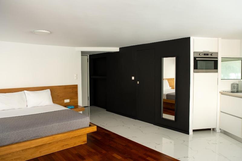 Mosaikon Guesthouses #Aiolou Str - image 12