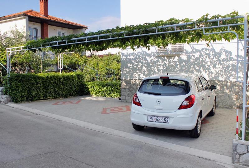 Rooms with a parking space Krk - 5371 - image 8