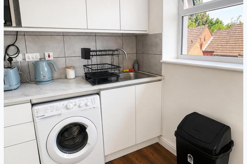 3 Bed Apartment - Near Nec Bhx Cbs Ev Parking - image 18