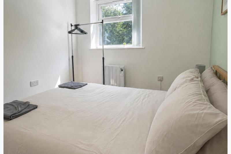 3 Bed Apartment - Near Nec Bhx Cbs Ev Parking - image 9