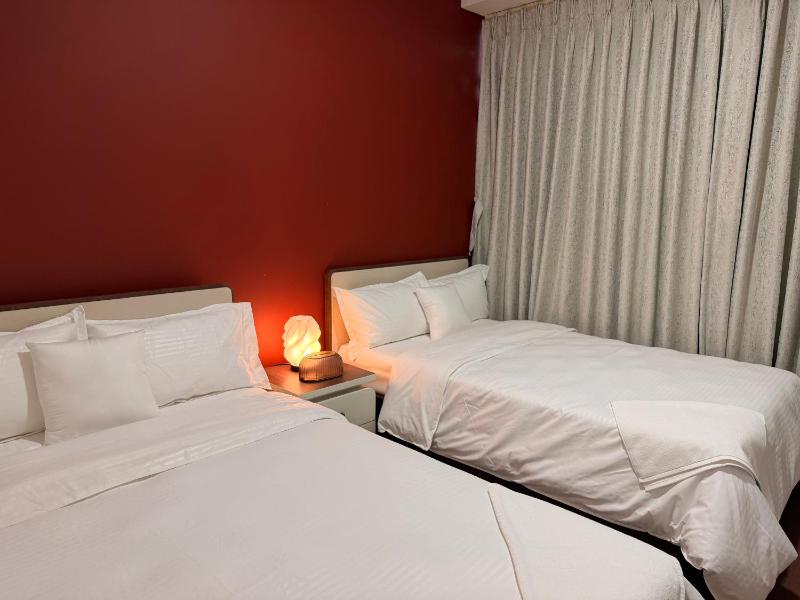 Spacious 3BHK for Families & Groups in city center - image 15