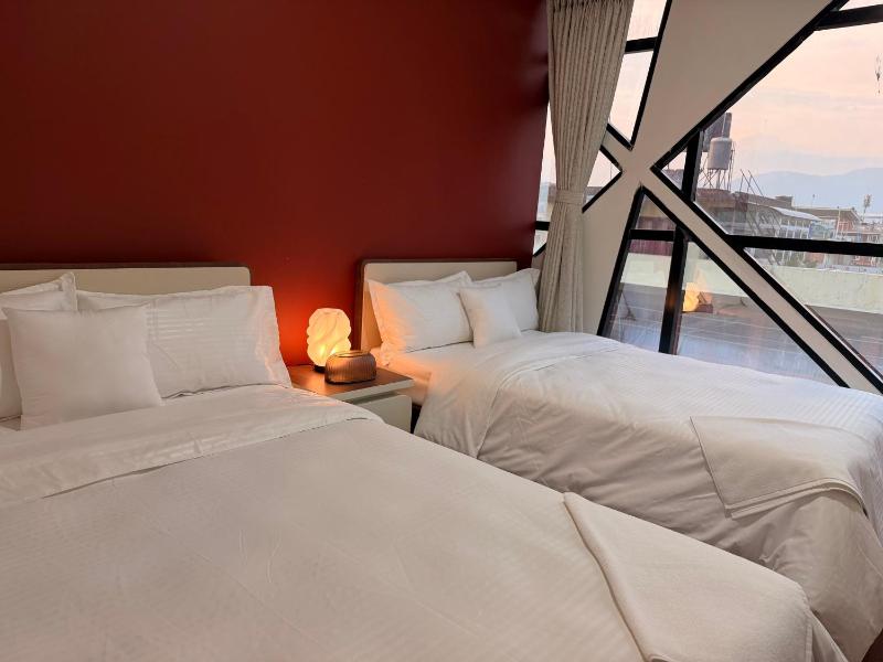 Spacious 3BHK for Families & Groups in city center - image 10