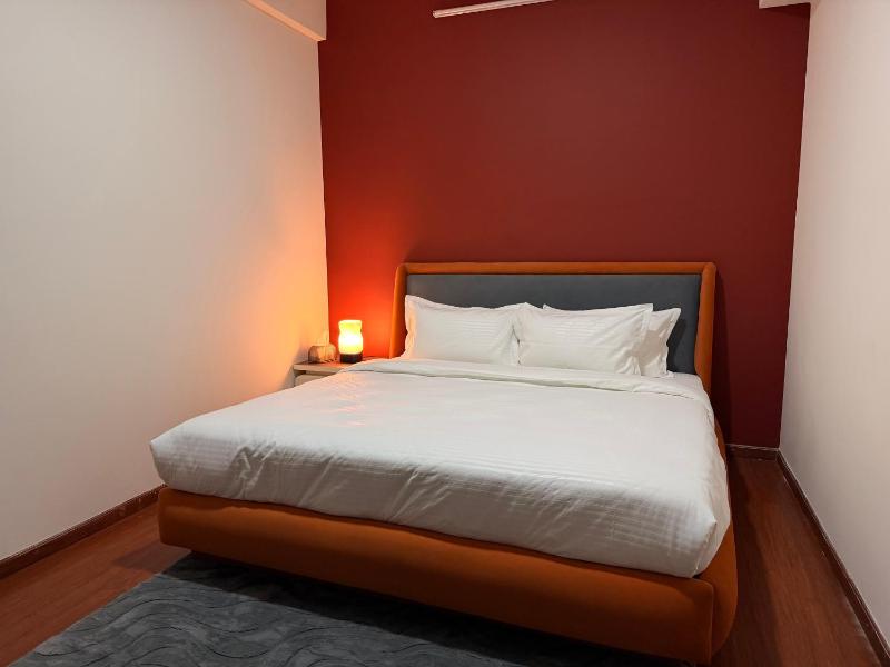 Spacious 3BHK for Families & Groups in city center - image 12