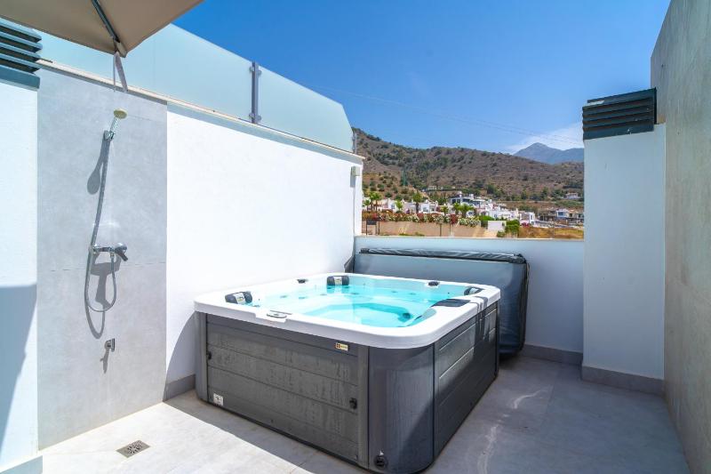 Casa Mezcal by Casasol - Family Villa with Private Pool & Jacuzzi in Nerja - image 4