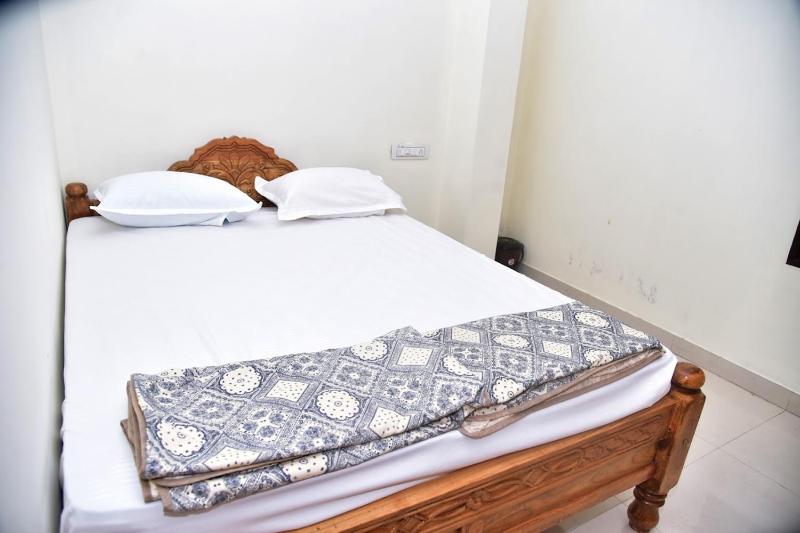 Gubbi GOODU SEVRVICE APARTMENT - image 4