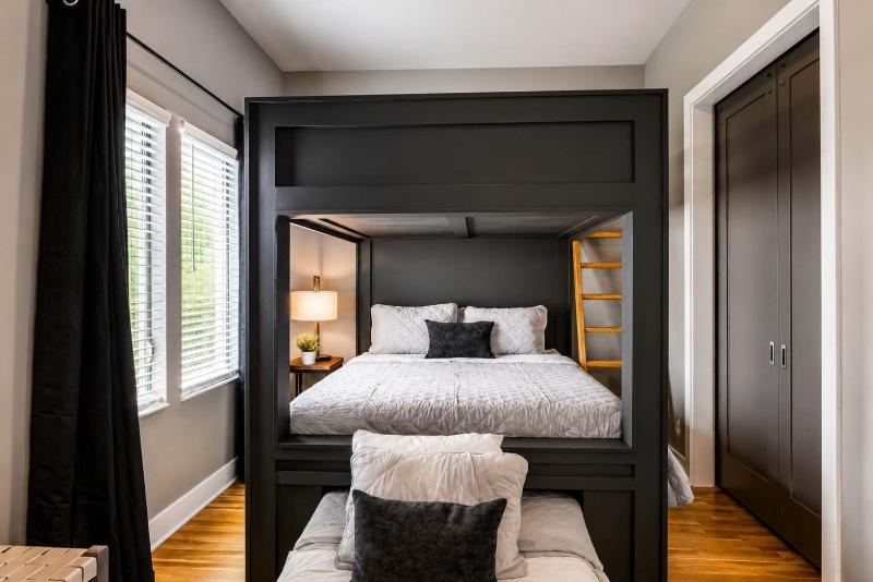 Skyline Serenity Spacious Nashville Retreat - image 7