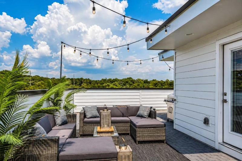 Skyline Serenity Spacious Nashville Retreat - image 8