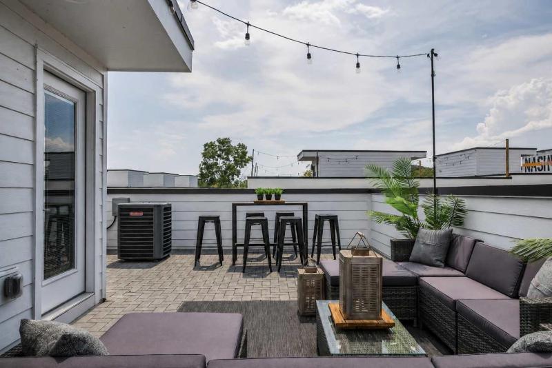 Skyline Serenity Spacious Nashville Retreat - image 11